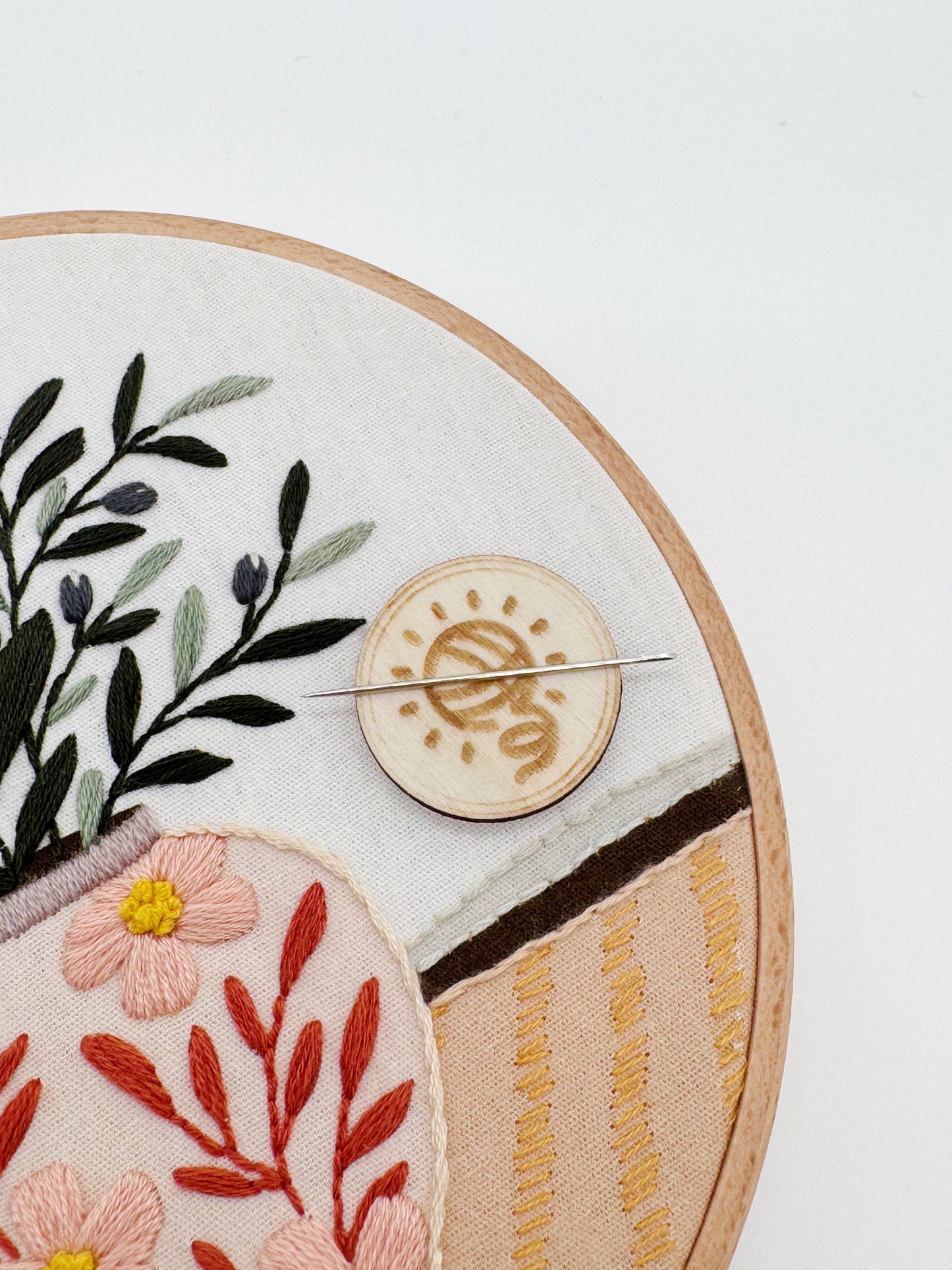 Artglee wooden magnetic Needle Minder